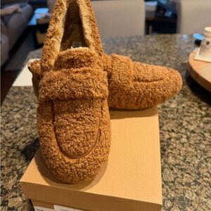 Steve Madden Tan Fuzzy Slip-Ons